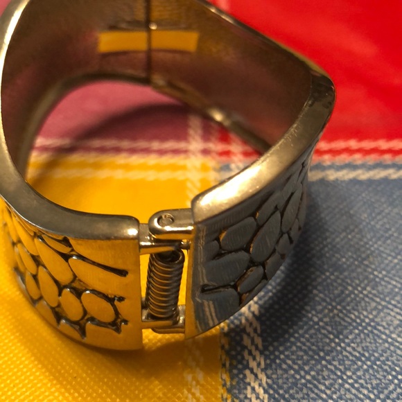Cuff bracelet - Picture 3 of 4